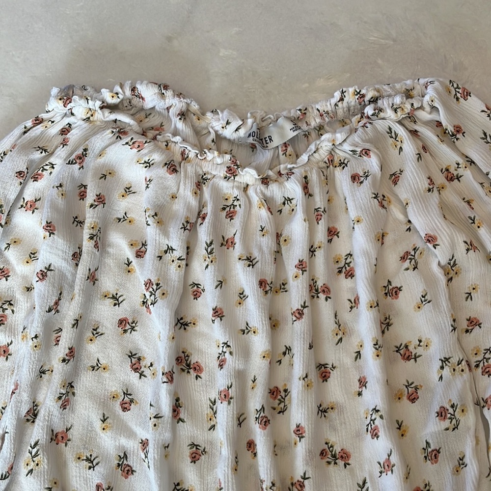 Hollister Floral Top Size S - Juniors - Picture 5 of 8